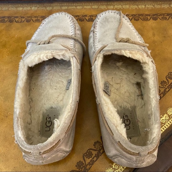 Ugg Pink Women’s Dakota Slippers Size 8 - Picture 3 of 8